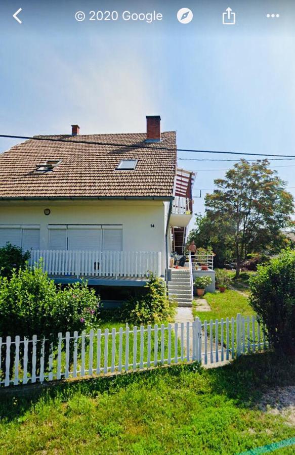 Lelle -Kert Apartman 03 Balatonlelle Exterior photo